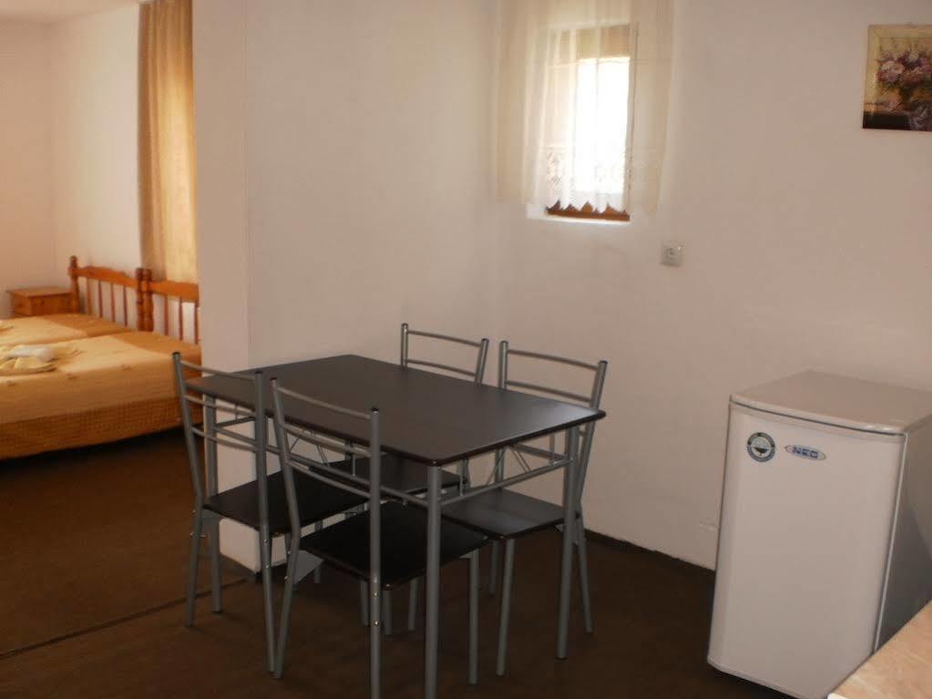 Ivet Guest House Obzor Exterior photo